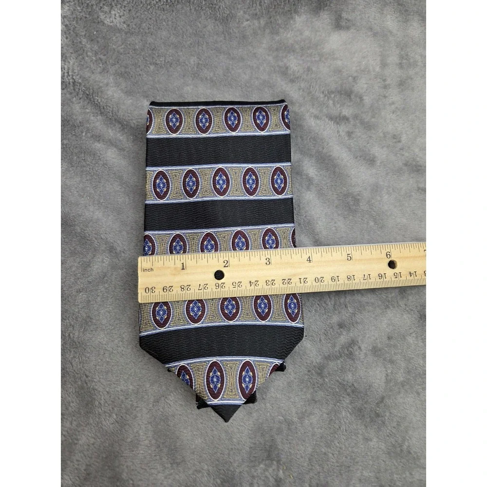 Geoffrey Beene‎ Men's Silk Tie Classic Sophisticated Retro